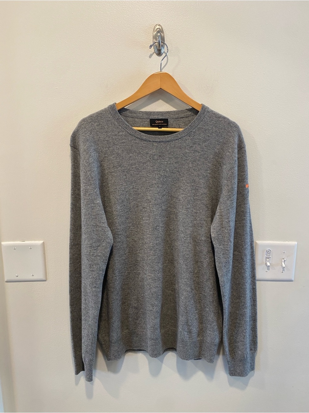 Quince Mongolian cashmere crewneck sweater men’s size large Heather gray